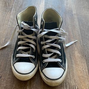 Black converse hi tops
